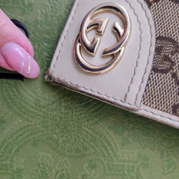 Gucci Britt GG Logo Compact Wallet - Picture 12 of 16